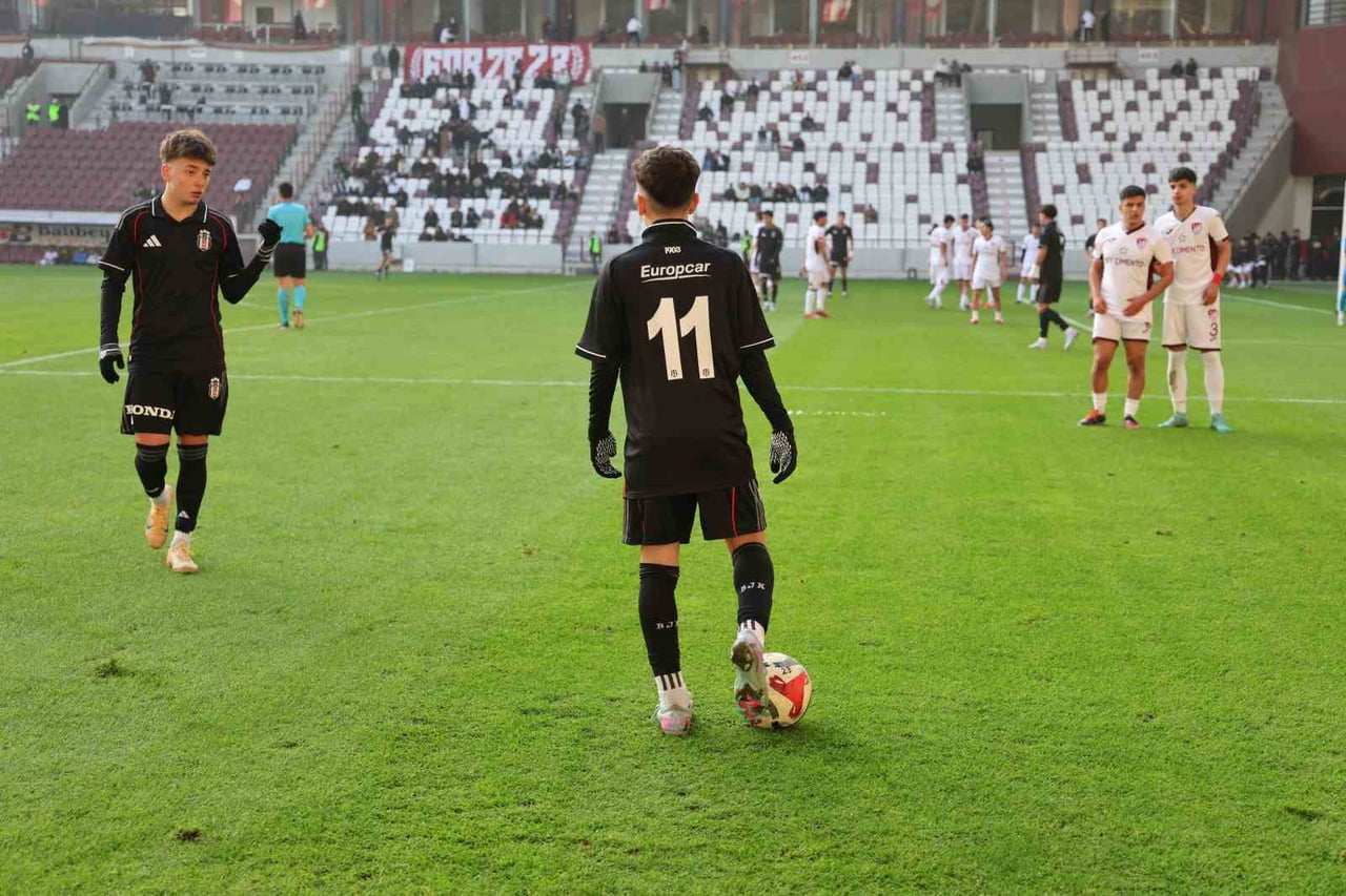 "İYİLİĞE KANAT AÇ" SOSYAL SORUMLULUK PROJESİ KAPSAMINDA ELAZIĞSPOR İLE BEŞİKTAŞ U16 TAKIMLARI...
