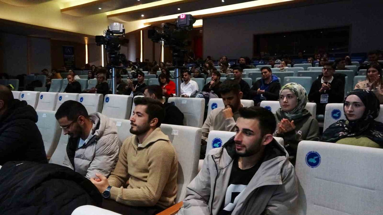 "KRİZ ANINDA VETERİNER HEKİMİN ROLÜ" BAŞLIKLI IVSA VAN ZİRVESİ GERÇEKLEŞTİRİLDİ.