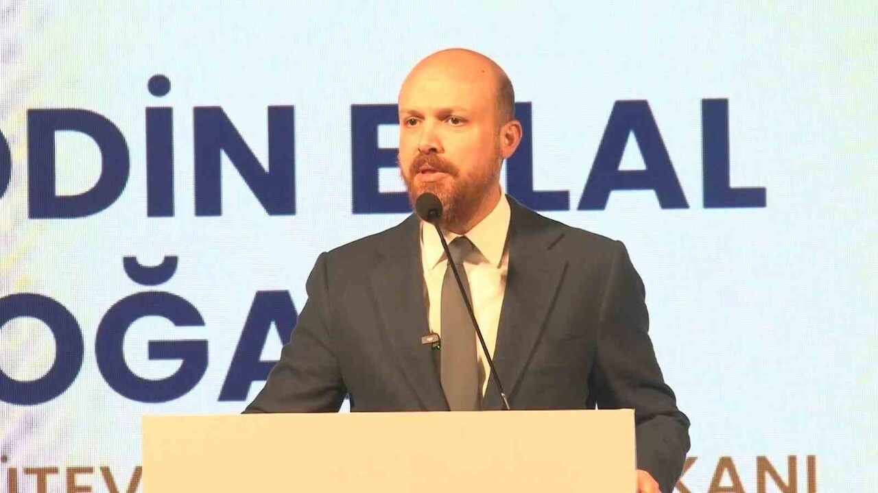 "TÜRKİYE YÜZYILINDA ERZİNCANLI İŞ İNSANLARININ MİSYONU" PROGRAMINDA KONUŞAN İLİM YAYMA VAKFI...