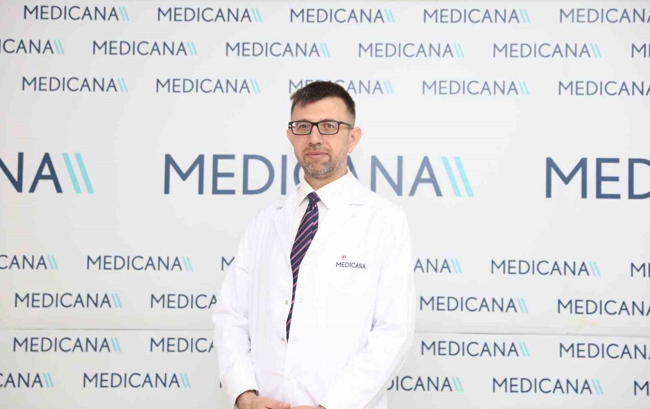 REFLÜNÜN, MİDE ASİDİ VE MİDE İÇERİĞİNİN YEMEK BORUSUNA GERİ KAÇMASIYLA ORTAYA ÇIKAN, KRONİK...