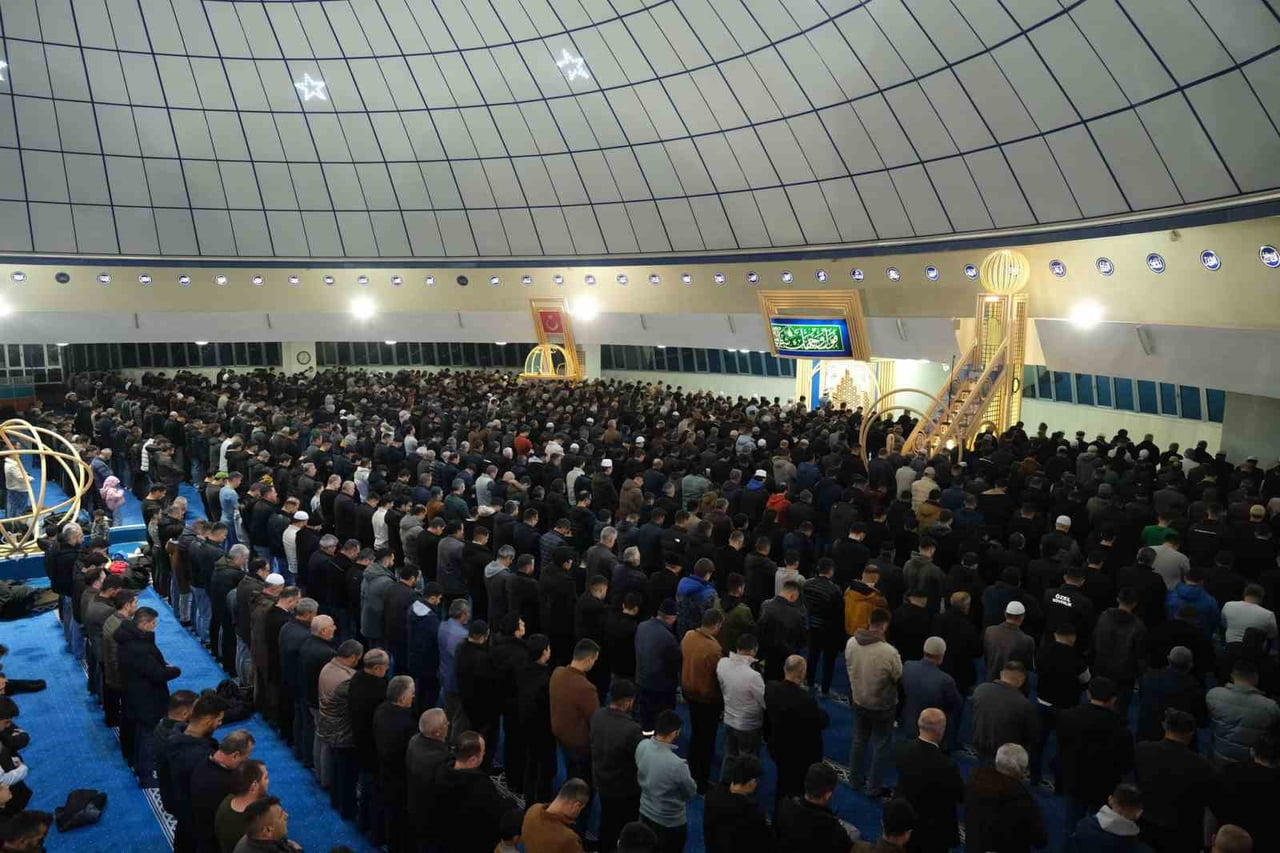 REGAİP KANDİLİ DOLAYISIYLA TERZİBABA CAMİİ’NDE KANDİL PROGRAMI DÜZENLENDİ