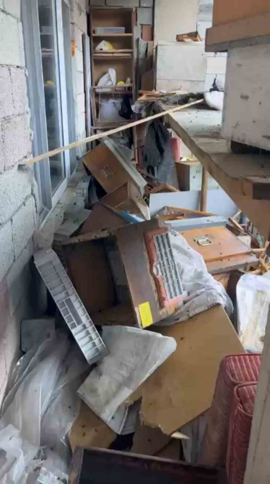 RİZE’NİN DÜNYACA ÜNLÜ ANZER YAYLASI’NDA ARILIĞA GİREN AYI KOVANLARI TELEF EDİNCE ARILIĞIN SAHİBİ...