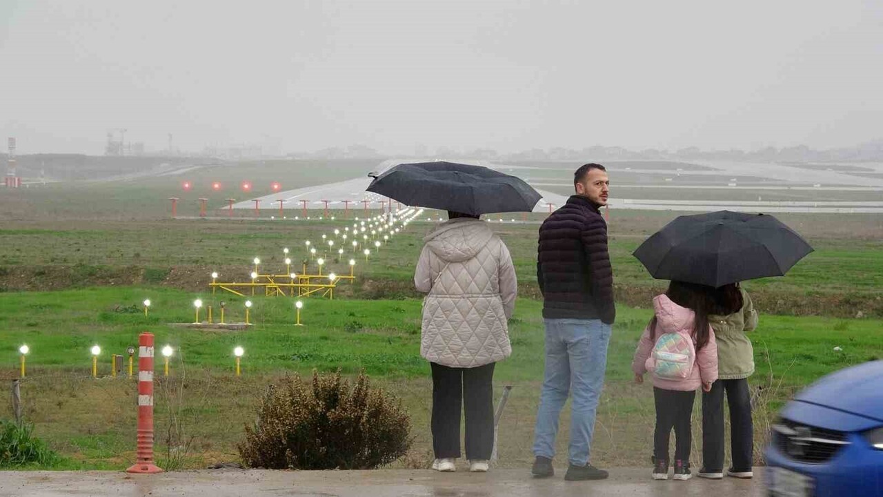 SABİHA GÖKÇEN HAVALİMANI PİSTLERİNDEN BİRİNE OLDUKÇA YAKIN BİR NOKTADA YER ALAN VE SOSYAL MEDYA...