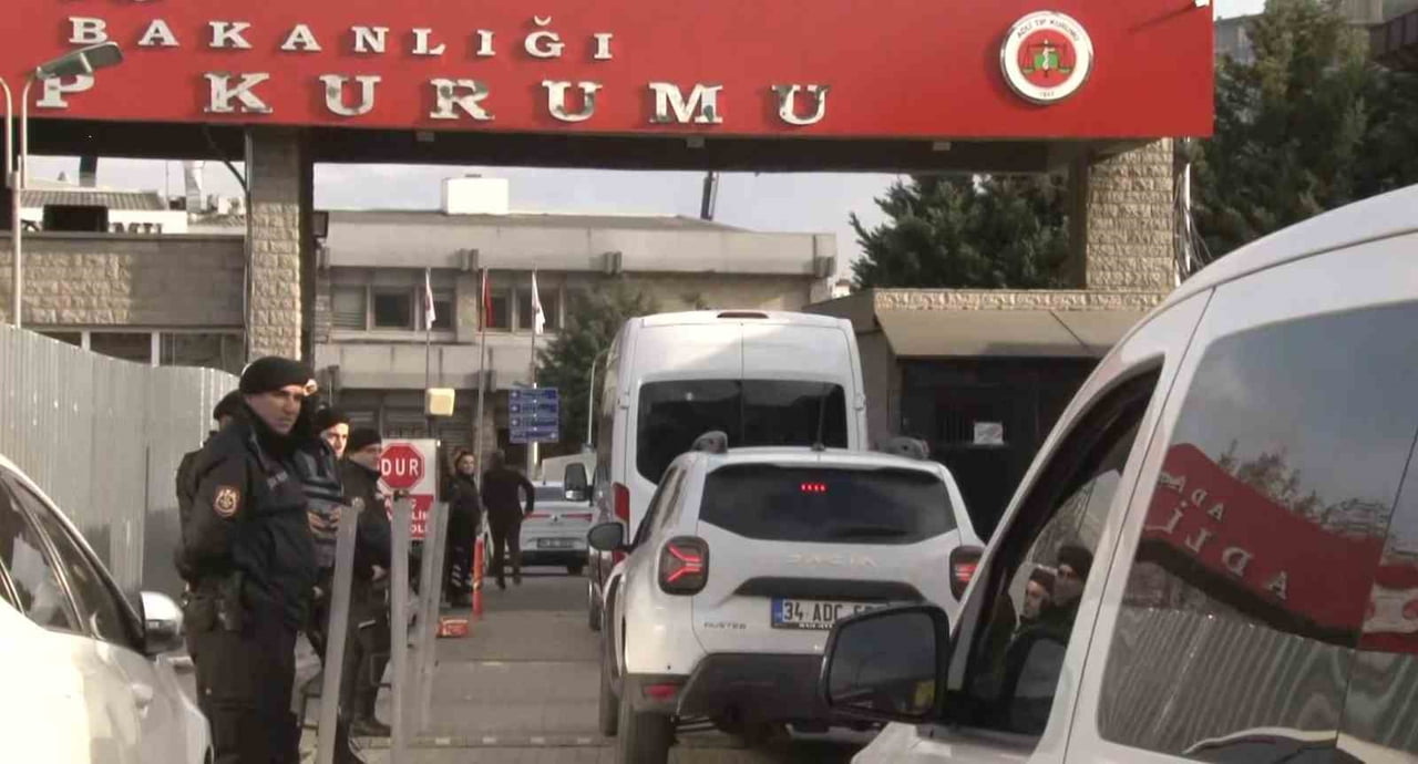 SADETTİN SARAN, İFADE İŞLEMLERİNİN TAMAMLANMASININ ARDINDAN SAÇ VE KAN ÖRNEKLERİ VERMEK ÜZERE ADLİ...