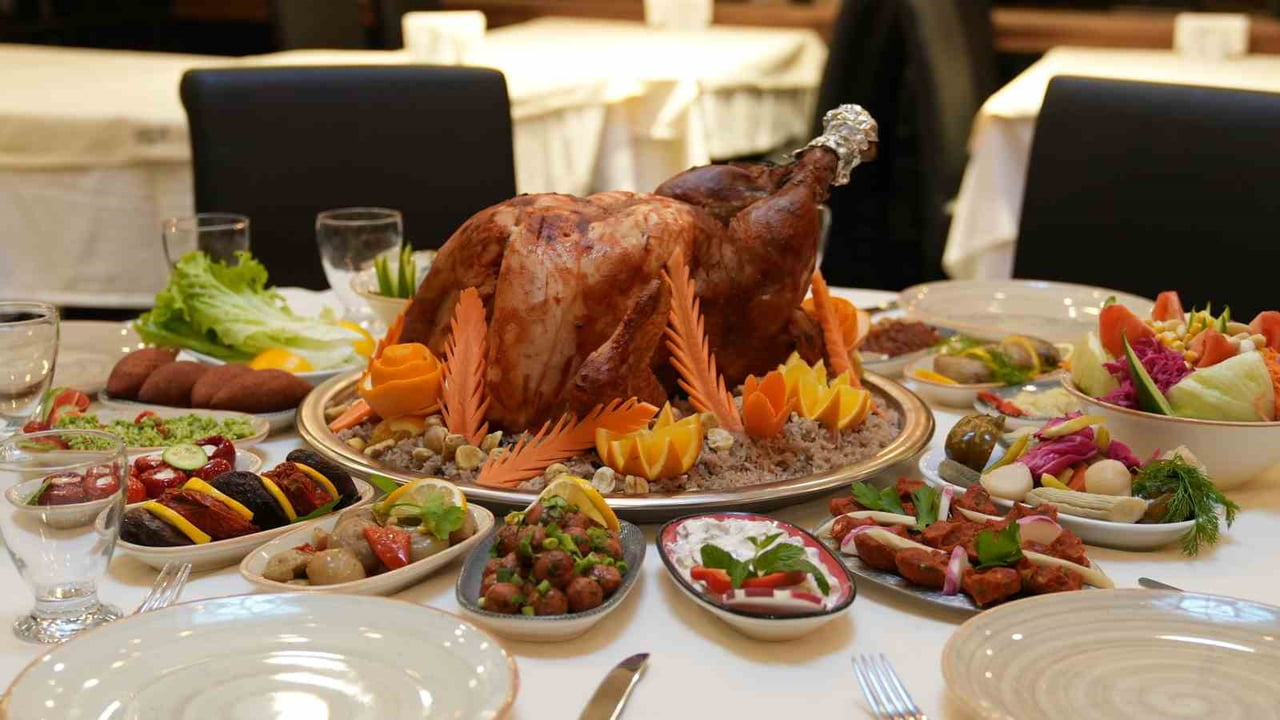 SAHAN GRUP YÖNETİM KURULU BAŞKANI TAHİR TEKİN ÖZTAN HER YIL OLDUĞU GİBİ BU YIL DA YENİ YIL...