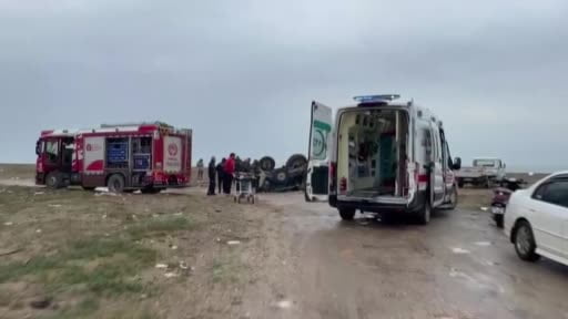 Sahilde traktörün altında kalan 2 gençten biri hayatını kaybetti