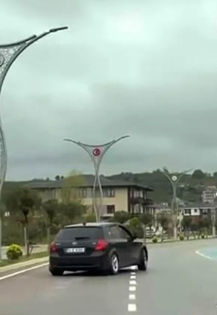 SAKARYA'DA DRİFT YAPARAK HEM KENDİ HEM DE DİĞER SÜRÜLERİN CANINI HİÇE SAYAN SÜRÜCÜYE, 46 BİN 392...