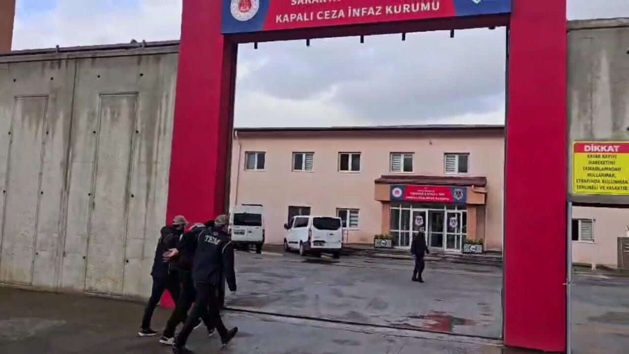 SAKARYA'DA TERÖR ÖRGÜTÜ DEAŞ'A YÖNELİK OPERASYONDA GÖZALTINA ALINAN IRAK UYRUKLU ŞÜPHELİ...