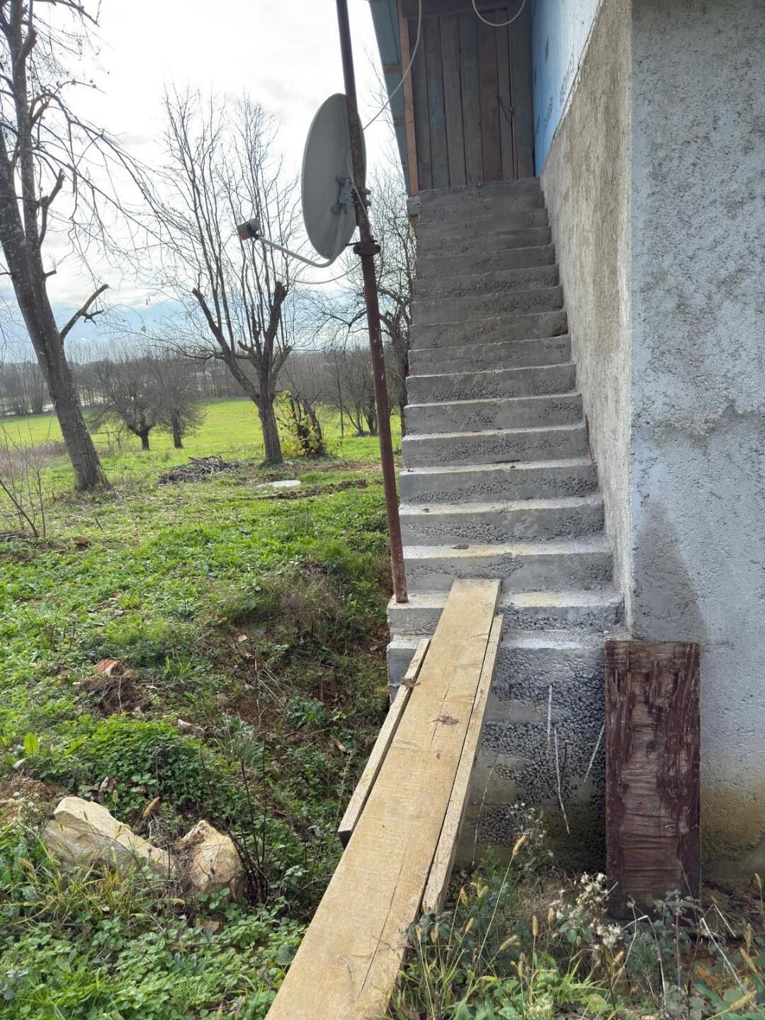 SAKARYA'NIN KAYNARCA İLÇESİNDE DENGESİNİ KAYBEDEREK EVİNİN MERDİVENİNDEN DÜŞEN 62 YAŞINDAKİ KİŞİ...