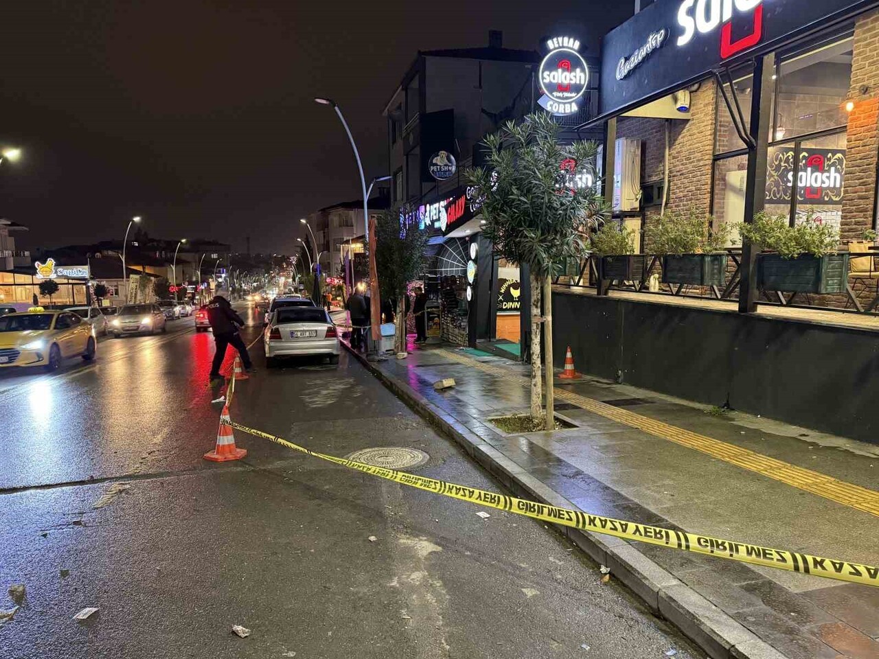 SAKARYA'NIN SERDİVAN İLÇESİNDE İKİ ESNAF ARASINDA ÇIKAN SİLAHLI KAVGADA BİR KİŞİ HAYATINI...