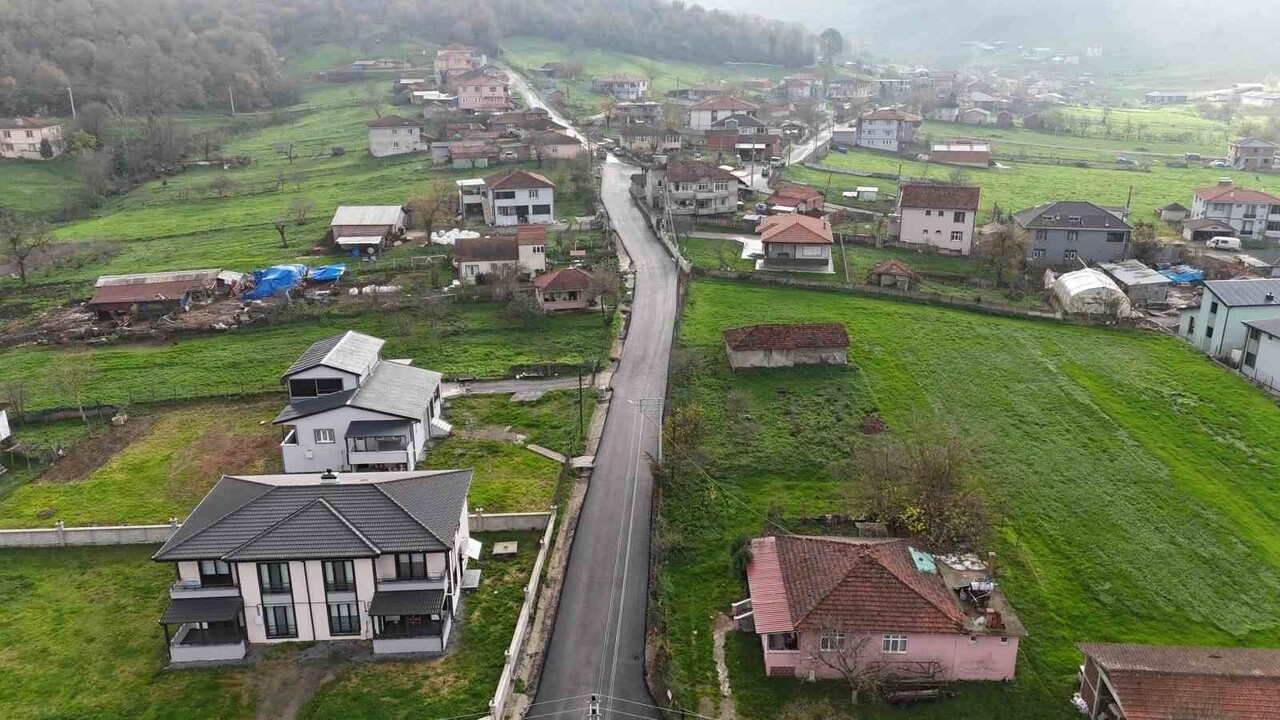 SAKARYA BÜYÜKŞEHİR BELEDİYESİ, KENT GENELİNDE SÜRDÜRDÜĞÜ YOL YENİLEME ÇALIŞMALARI KAPSAMINDA...