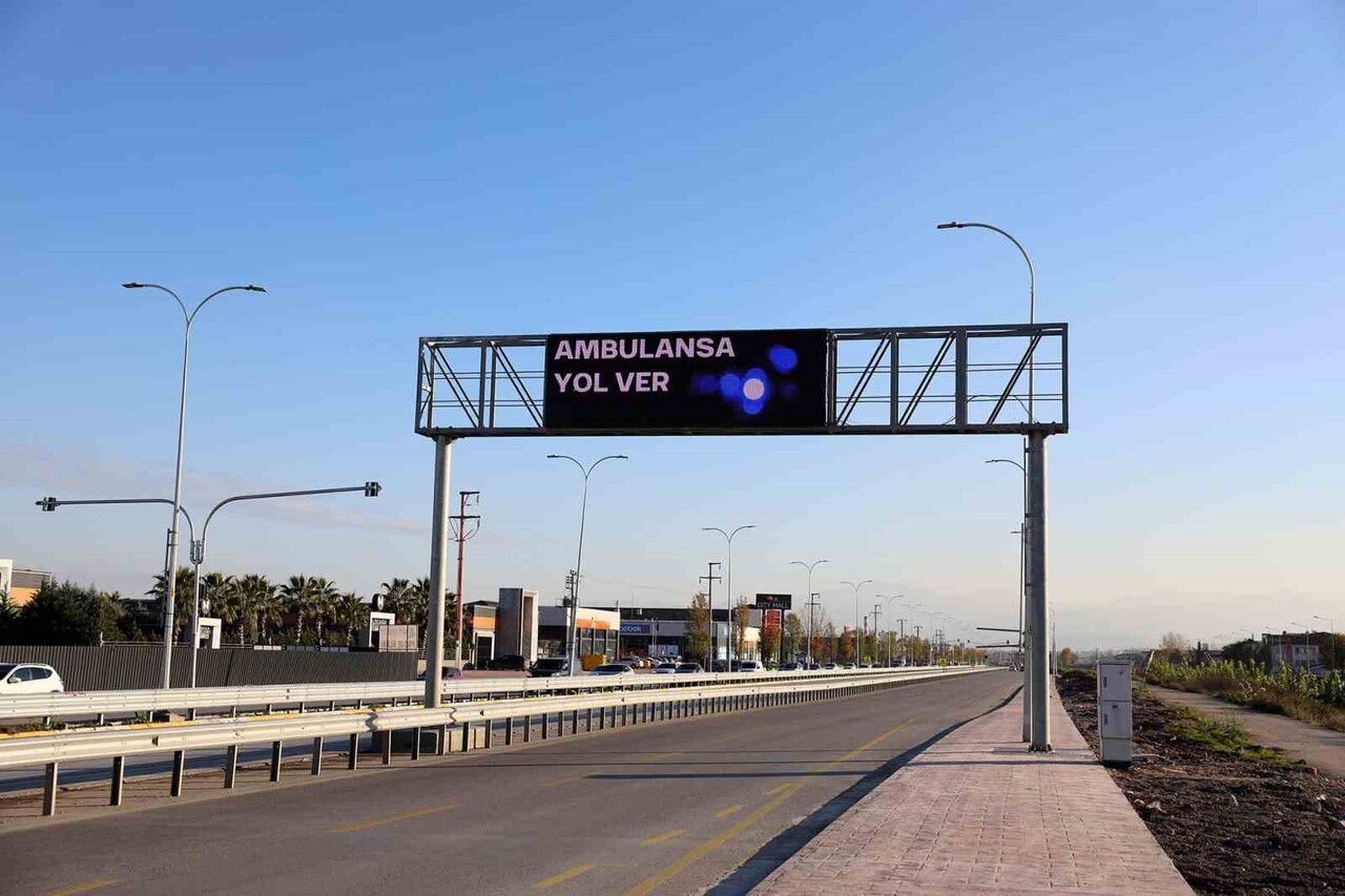 SAKARYA BÜYÜKŞEHİR BELEDİYESİ, TRAFİK GÜVENLİĞİNİ ARTTIRMAK AMACIYLA KULLANILAN DEĞİŞKEN MESAJ...