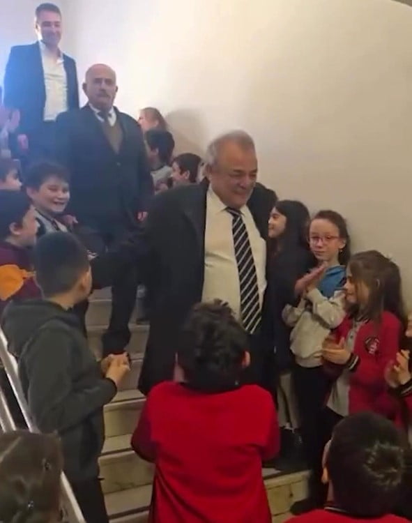 SAKARYA İLKOKULU’NDA GÖREV YAPAN VE MESLEK HAYATINI EĞİTİME ADAMIŞ SINIF ÖĞRETMENİ ABDULLAH AYTAR...