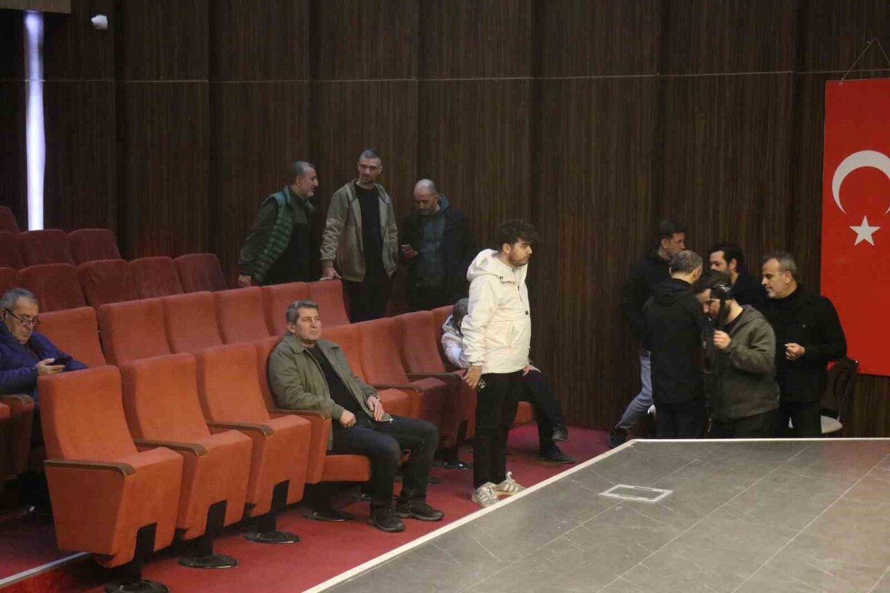 SAKARYASPOR’UN OLAĞANÜSTÜ GENEL KURULU TOPLANTISI, ÇOĞUNLUK SAĞLANAMAMASI SEBEBİYLE 28 ARALIK...