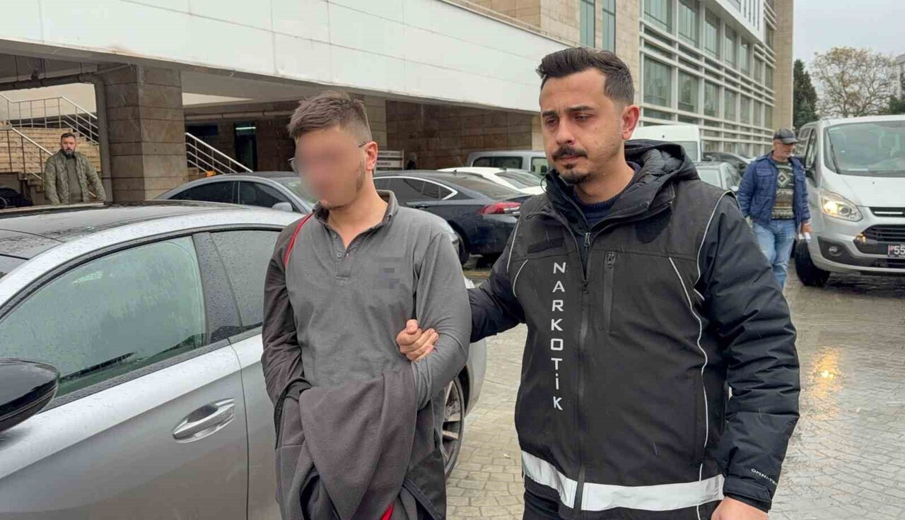 SAMSUN'DA NARKOTİK EKİPLERİNCE YÜRÜTÜLEN TAKİP VE ÇALIŞMALAR SONUCU SENTETİK ECZA İLE YAKALANAN...