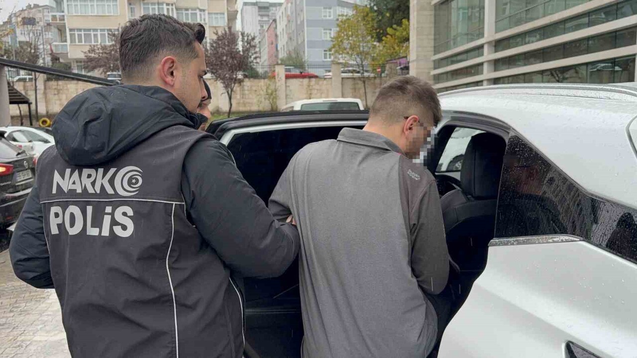 SAMSUN'DA NARKOTİK EKİPLERİNCE YÜRÜTÜLEN TAKİP VE ÇALIŞMALAR SONUCU SENTETİK ECZA İLE YAKALANAN...