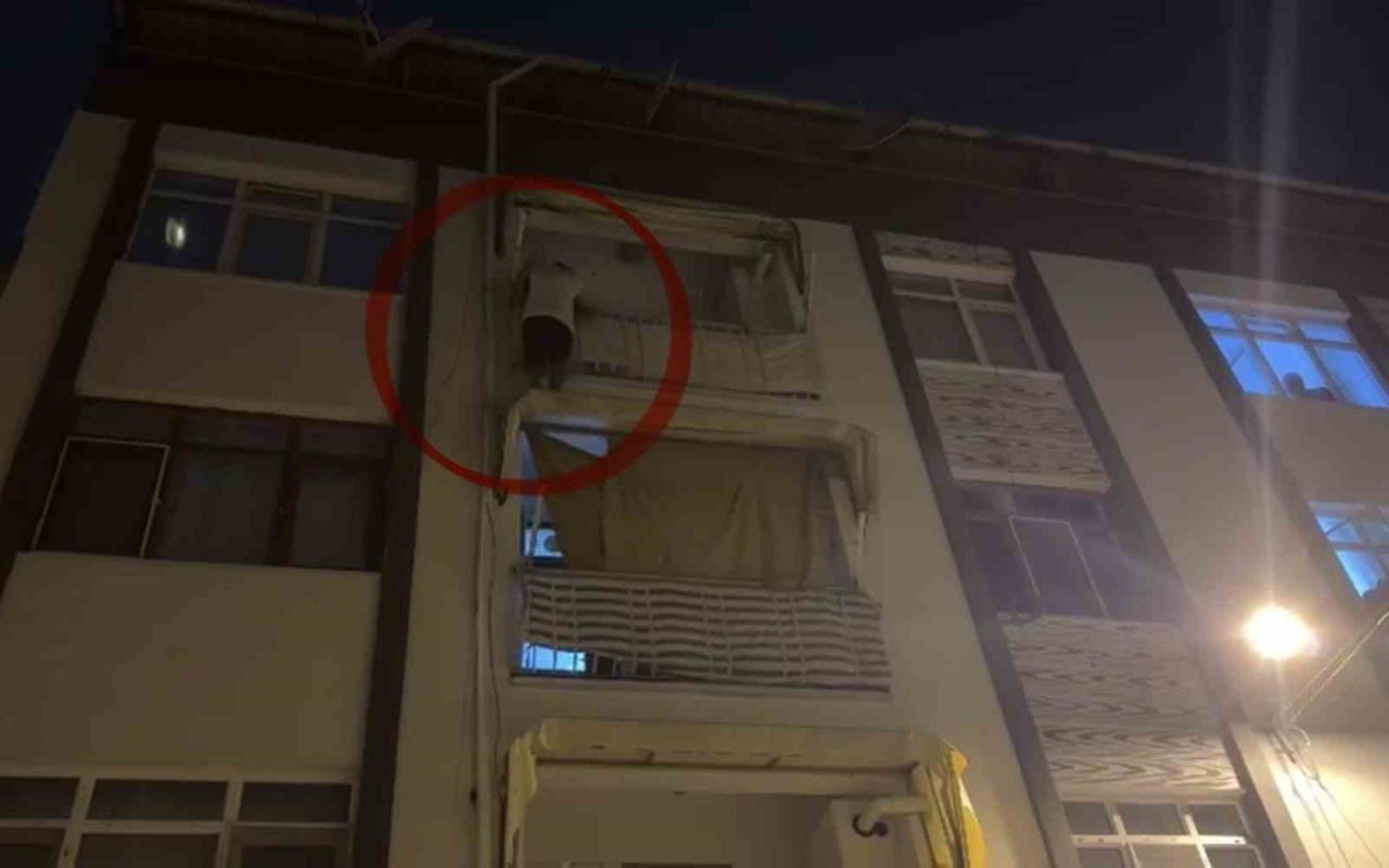 SAMSUN'DA YABANCI UYRUKLU ŞAHIS KAPISINA GELEN SİVİL POLİSLERDEN KORKUP PANİKLE BALKONA ÇIKARAK...