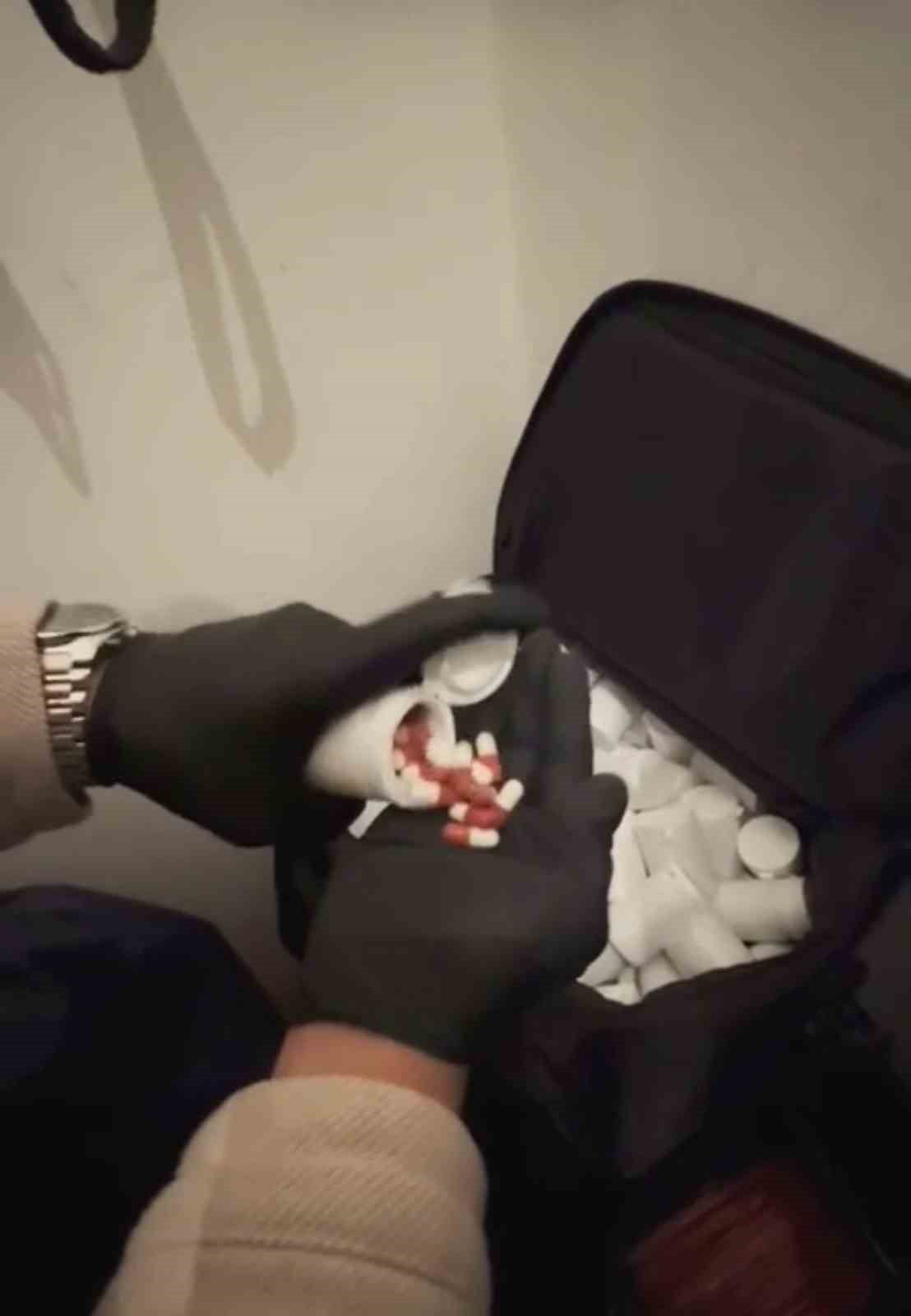 SAMSUN’DA  BİR APARTMAN YÖNETİCİSİ JANDARMA EKİPLERİNCE DÜZENLENEN UYUŞTURUCU OPERASYONUNDA 7 BİN...