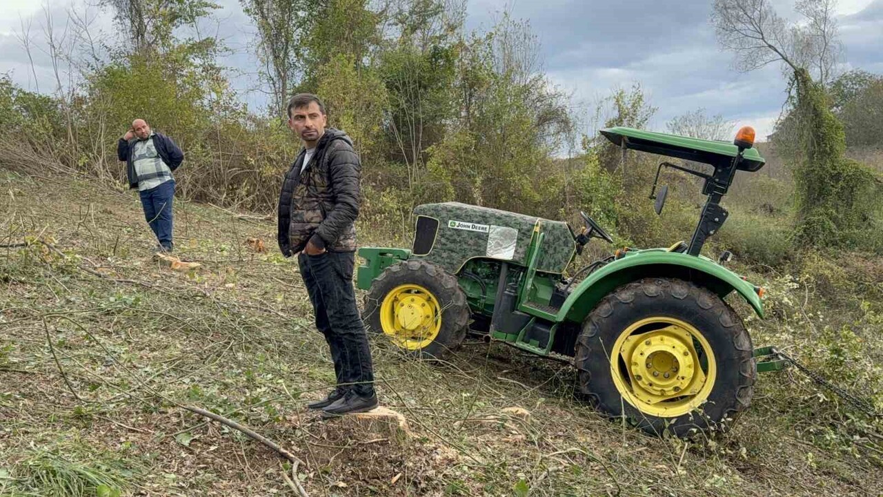 SAMSUN’DA KOMŞUSUNA AĞAÇ KESİMİ SIRASINDA YARDIM EDERKEN TRAKTÖRLE ÇEKİLEN AĞACIN DALI KAFASINA...