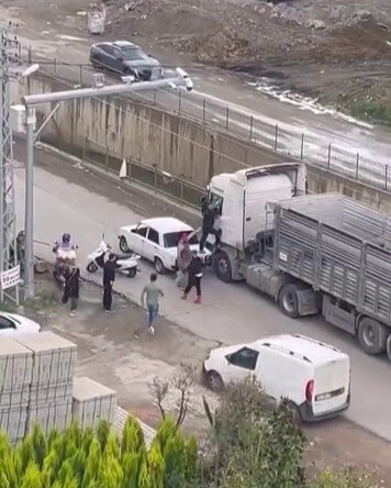 SAMSUN’UN ATAKUM İLÇESİNDE  HENÜZ BELİRLENEMEYEN BİR SEBEPLE BAŞLAYAN TARTIŞMA KISA SÜREDE...