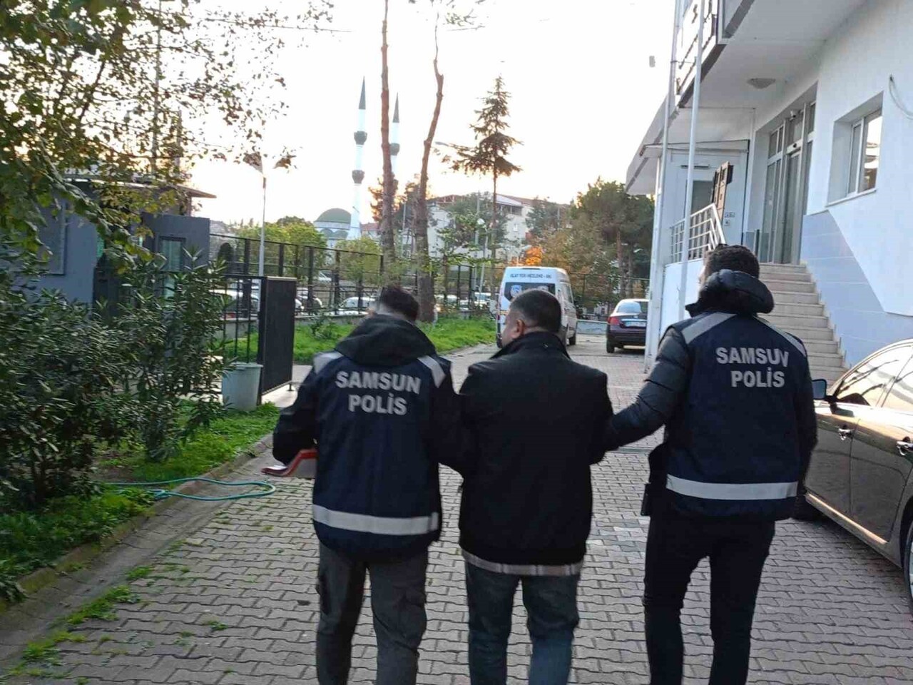 SAMSUN’UN BAFRA İLÇESİNDE HAKKINDA FARKLI SUÇLARDAN TOPLAM 15 YIL 3 AY 17 GÜN KESİNLEŞMİŞ HAPİS...