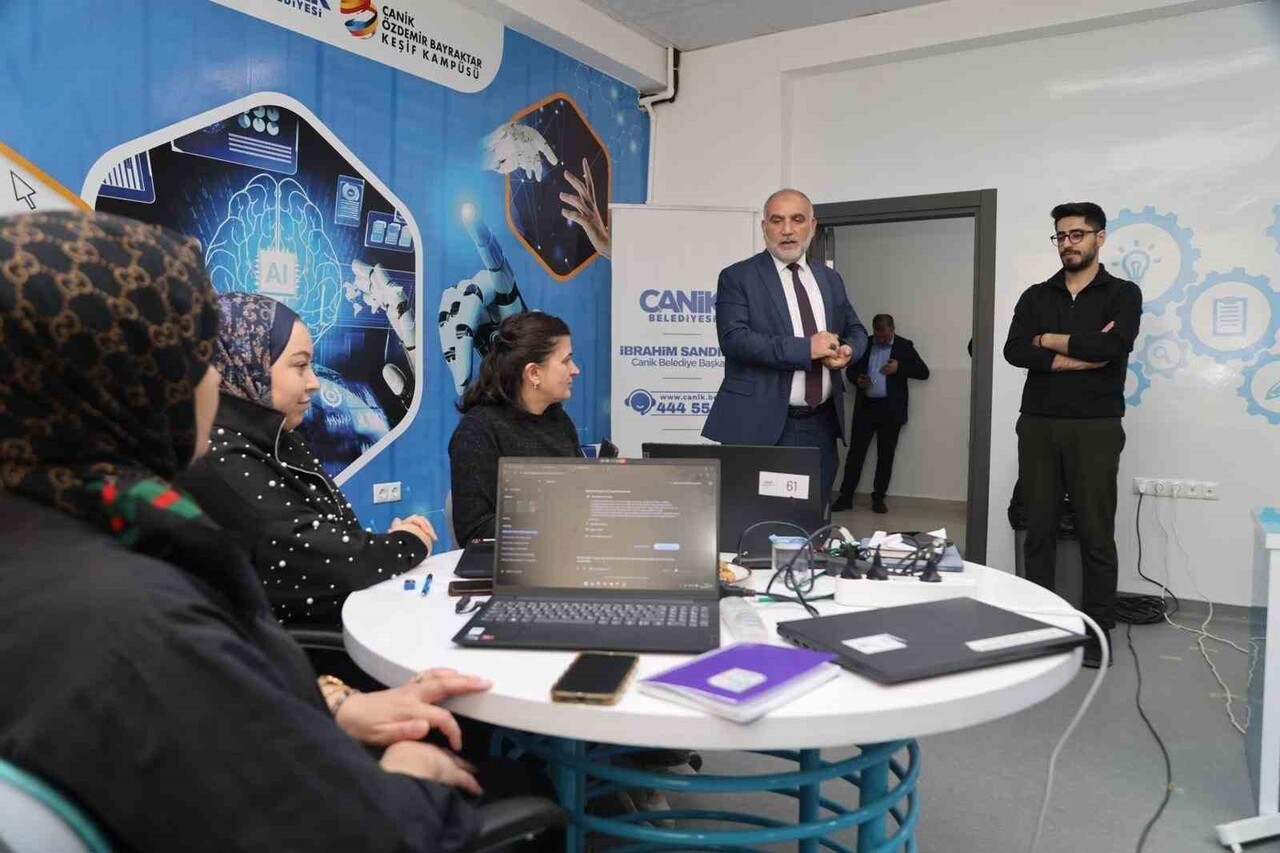 SAMSUN’UN CANİK BELEDİYESİ'NİN GERÇEKLEŞTİRDİĞİ 'GİRİŞİMCİ KADINLAR İÇİN YAPAY ZEKÂ VE...