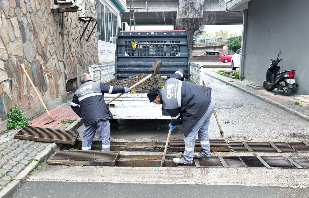 SAMSUN’UN CANİK BELEDİYESİ, İLÇE GENELİNDE MAZGAL TEMİZLİĞİ ÇALIŞMALARINI YOĞUN BİR ŞEKİLDE...