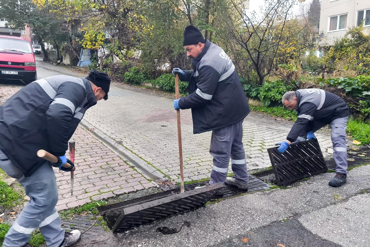 SAMSUN’UN CANİK BELEDİYESİ, İLÇE GENELİNDE MAZGAL TEMİZLİĞİ ÇALIŞMALARINI YOĞUN BİR ŞEKİLDE...