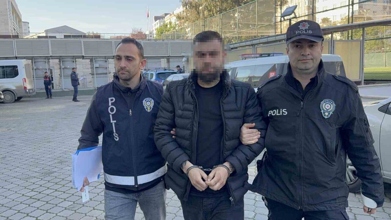 SAMSUN’UN CANİK İLÇESİNDE ARACIYLA KIRMIZI IŞIKTA BEKLEYEN İYİ PARTİ SAMSUN İL BAŞKANI HASAN...