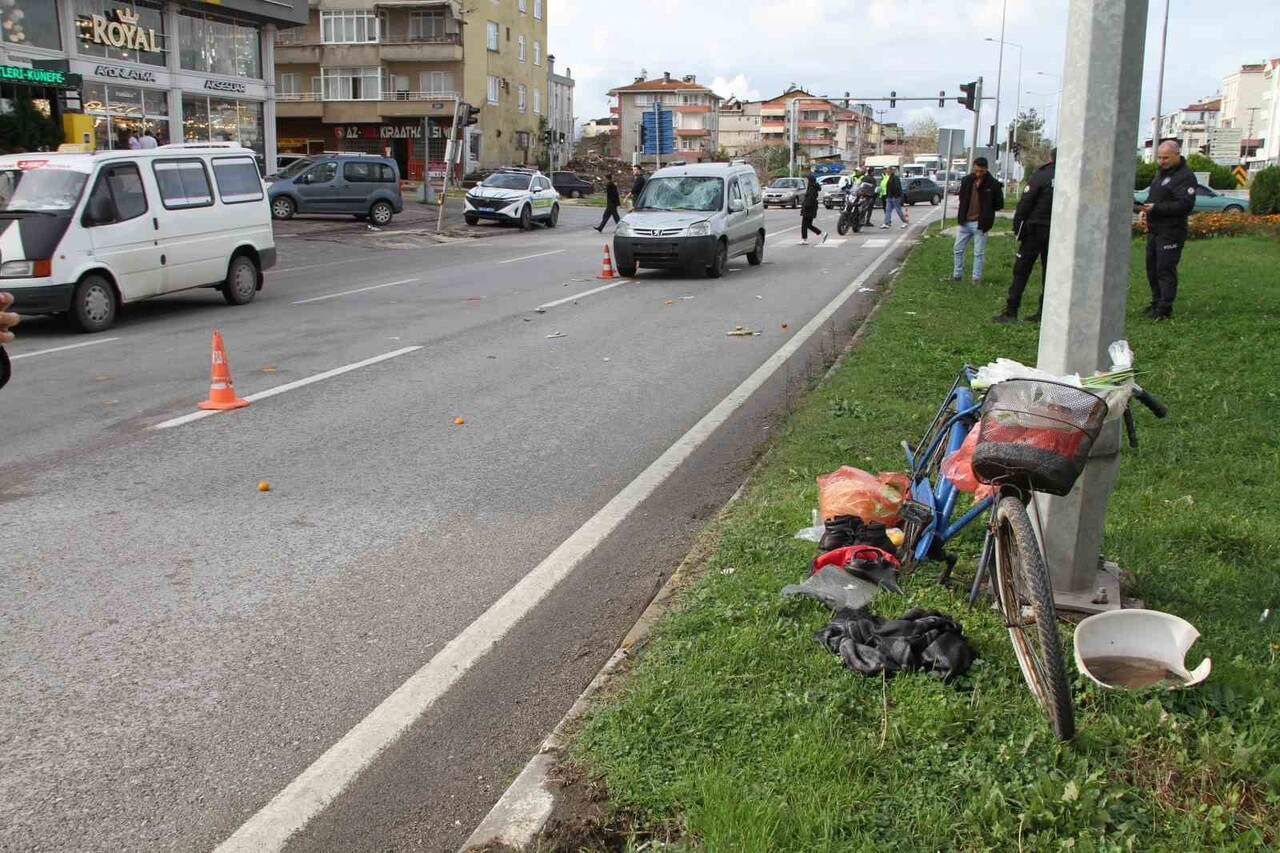 SAMSUN’UN ÇARŞAMBA İLÇESİNDE KIRMIZI IŞIK İHLALİ YAPTIĞI İDDİA EDİLEN 77 YAŞINDAKİ BİSİKLETLİ...
