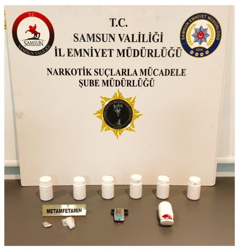 SAMSUN’UN İLKADIM İLÇESİNDE NARKOTİK EKİPLERİNCE DÜZENLENEN OPERASYONDA ÇOK SAYIDA UYUŞTURUCU...