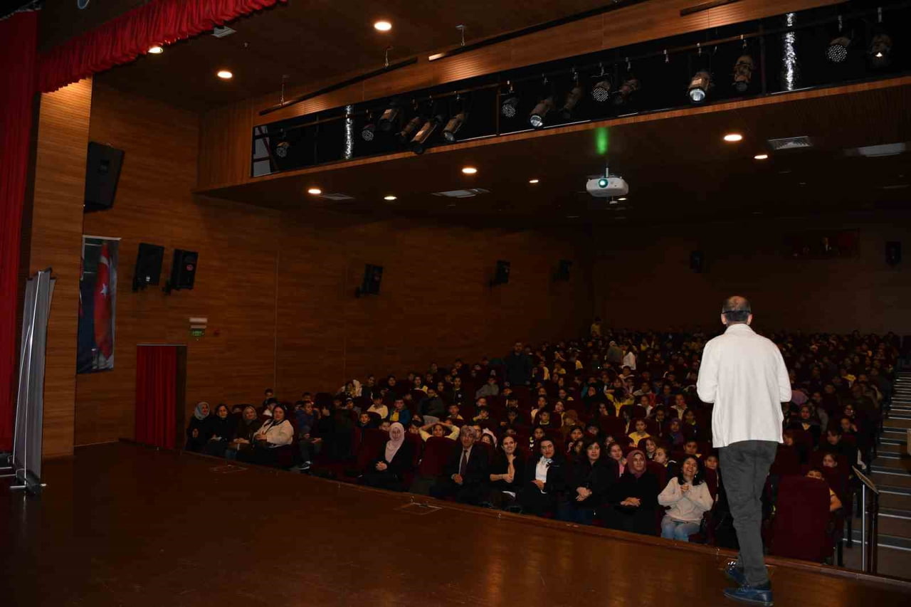 SAMSUN’UN VEZİRKÖPRÜ İLÇESİNDE, TÜBİTAK BİLİM SÖYLEŞİLERİ KAPSAMINDA DOÇ. DR. POLAT ŞENDURUR...