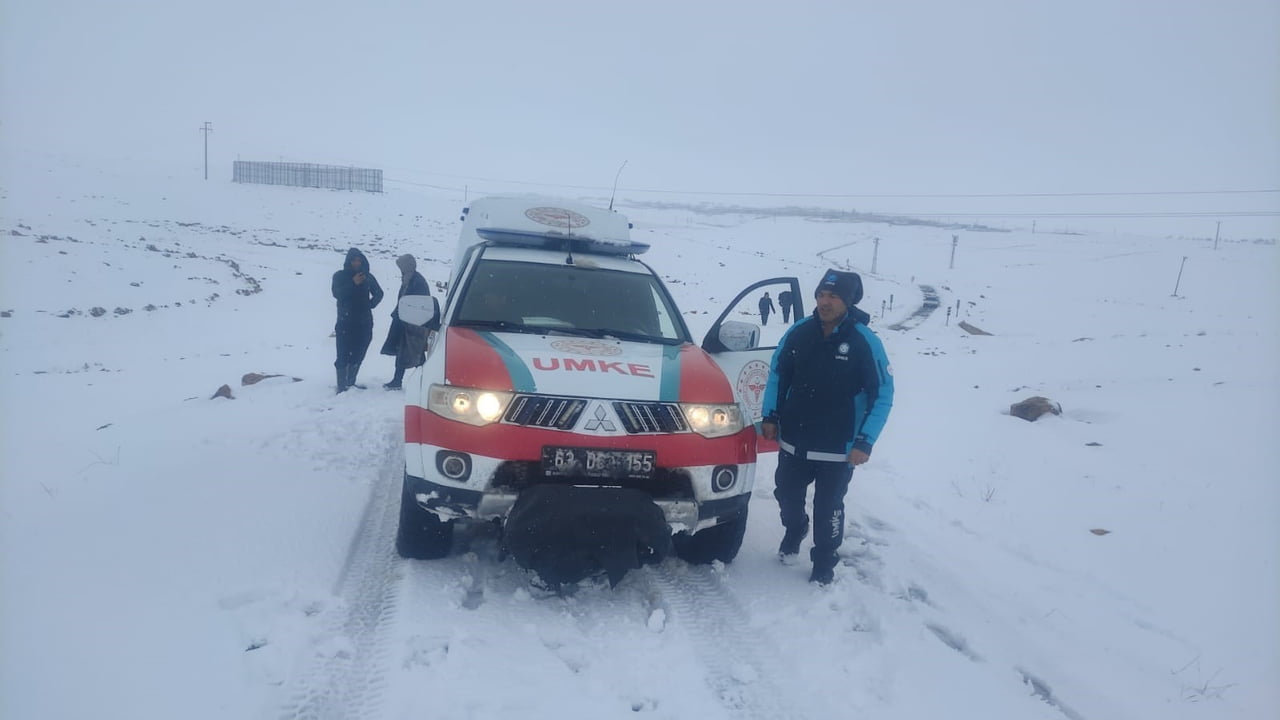 ŞANLIURFA'DA ETKİLİ OLAN YOĞUN KAR YAĞIŞI HAYATI OLUMSUZ ETKİLERKEN, HASTANELERE ULAŞMAKTA GÜÇLÜK...