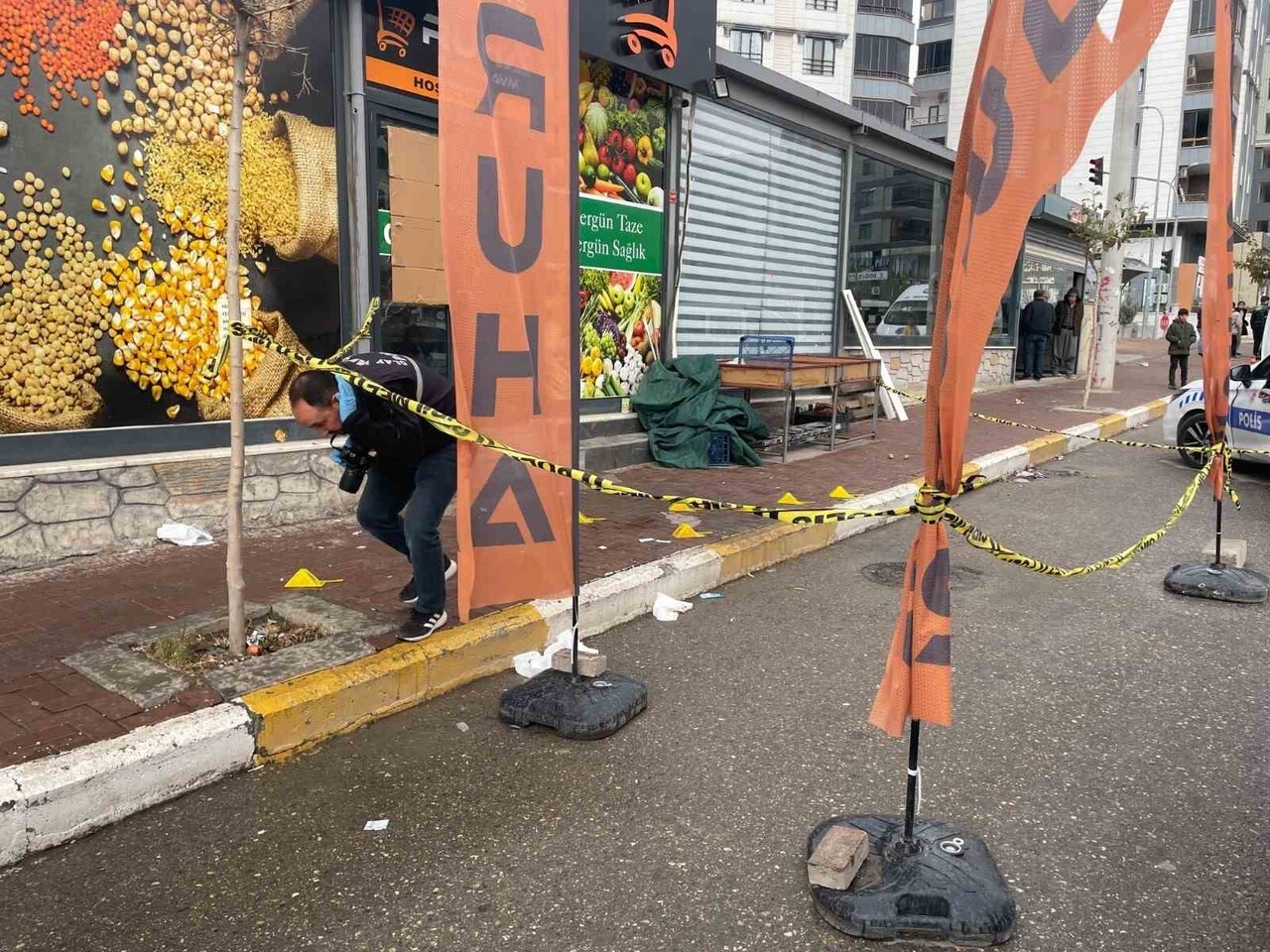 ŞANLIURFA'DA MARKETE SİLAHLI SALDIRI: 1 YARALI