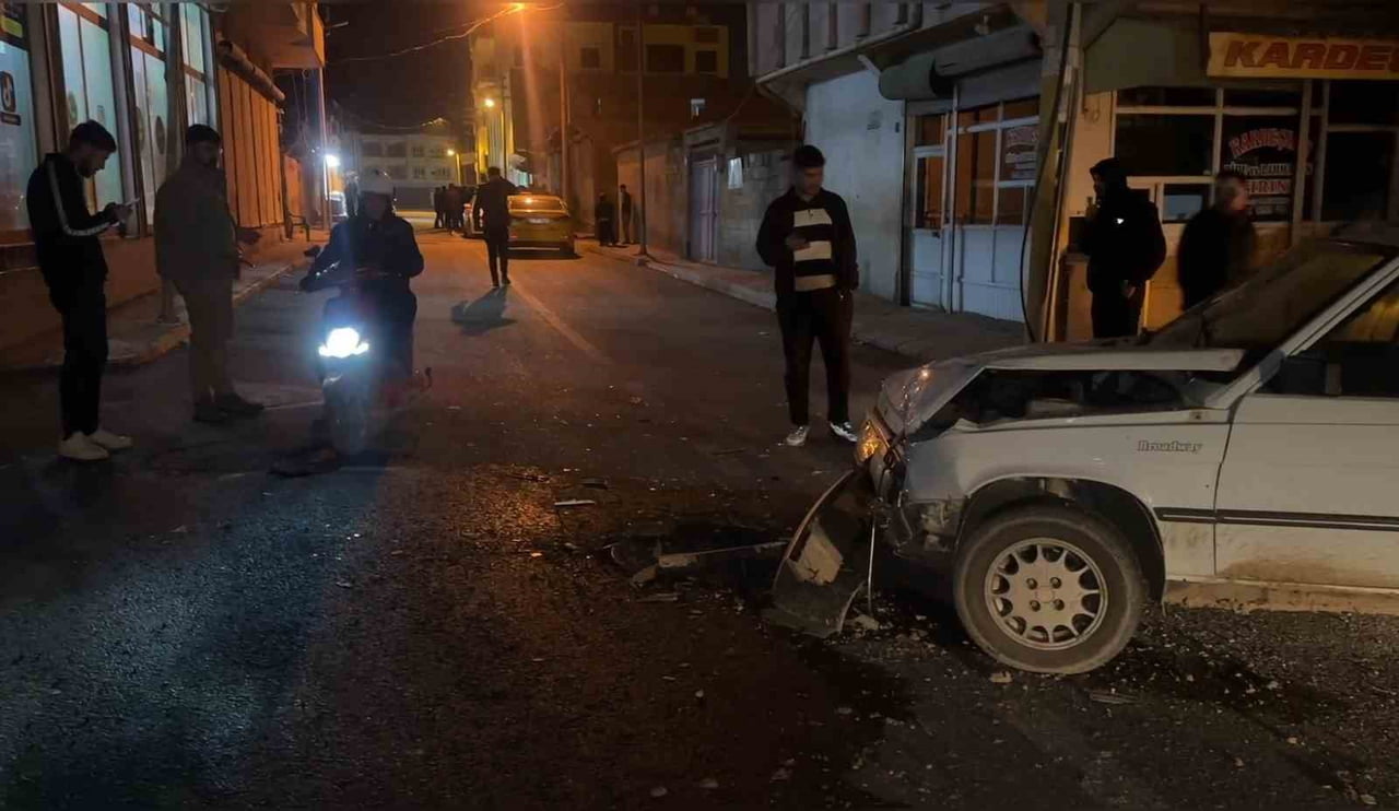 ŞANLIURFA’DA OTOMOBİLLER ÇARPIŞTI