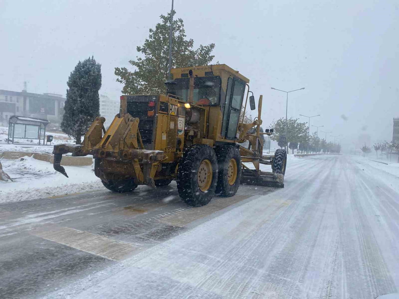 ŞANLIURFA GENELİNDE SABAH SAATLERİNDEN İTİBAREN ETKİLİ OLMAYA BAŞLAYAN KAR YAĞIŞIYLA BİRLİKTE...