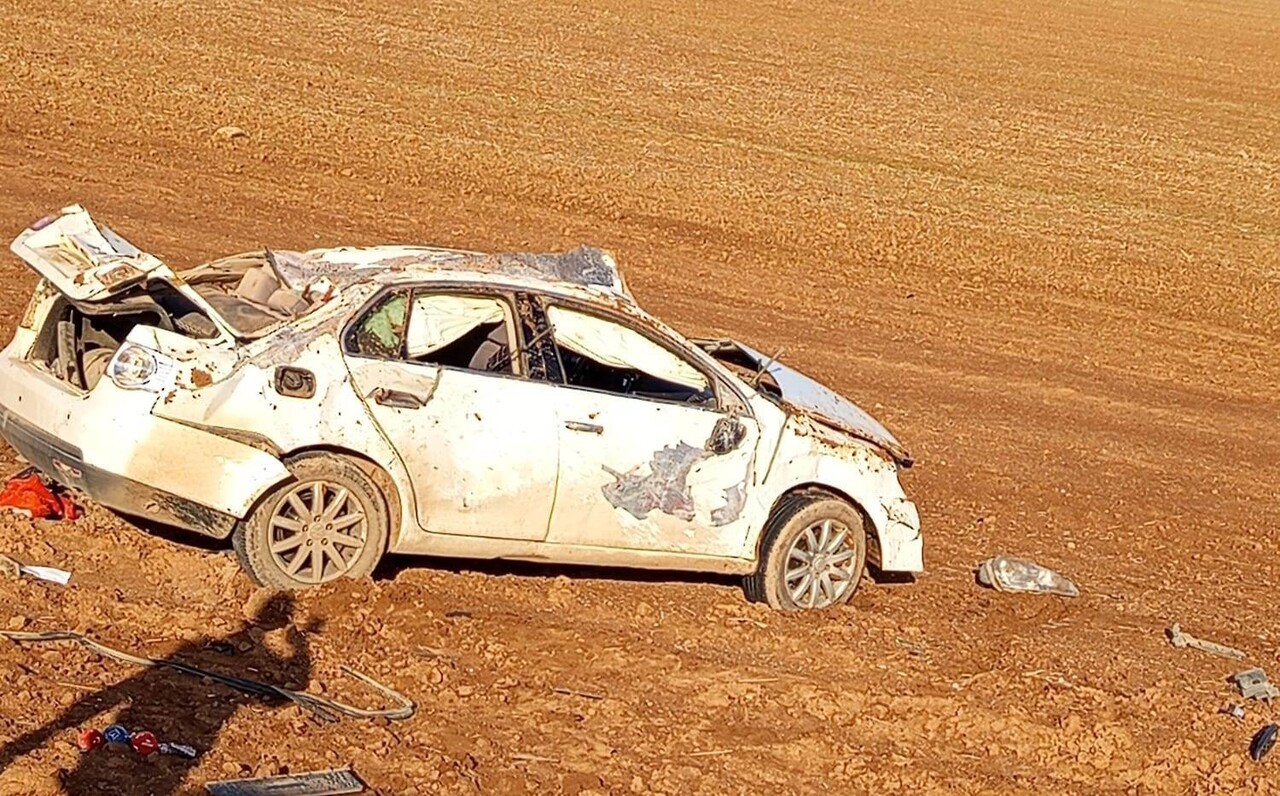 ŞANLIURFA’NIN CEYLANPINAR İLÇESİNDE KONTROLDEN ÇIKARAK TARLAYA DEVRİLEN OTOMOBİLİN SÜRÜCÜSÜ...