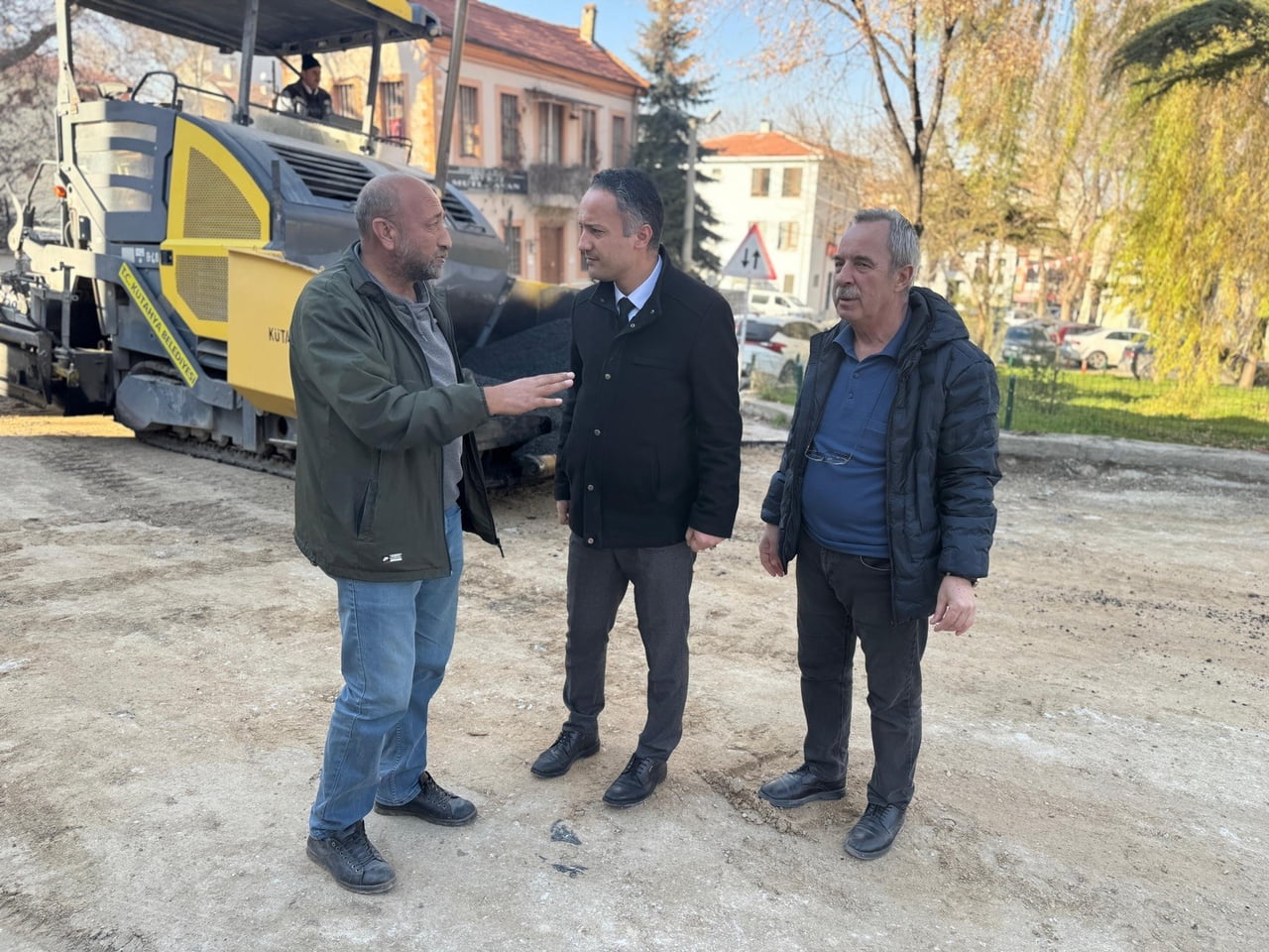 SARAY MAHALLESİ’NDE ASFALT ÇALIŞMALARI SÜRÜYOR