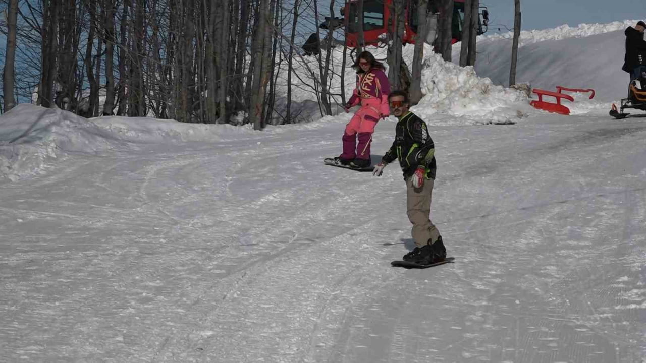 ŞEHİR MERKEZİNE YAKINLIĞI, DENİZ MANZARASI VE KRİSTAL KAR KALİTESİYLE DİKKAT ÇEKEN HANDÜZÜ...