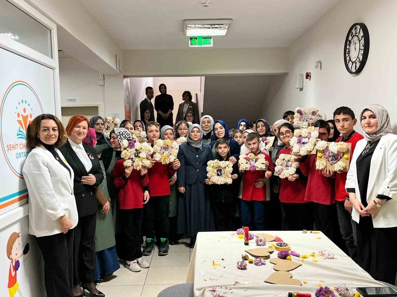 ŞEHİT CİHAN AKSARI ORTAOKULUNDA, ÖZEL EĞİTİM ÖĞRENCİLERİ İLE ÖRGÜN EĞİTİM GÖREN ÖĞRENCİLERİN...