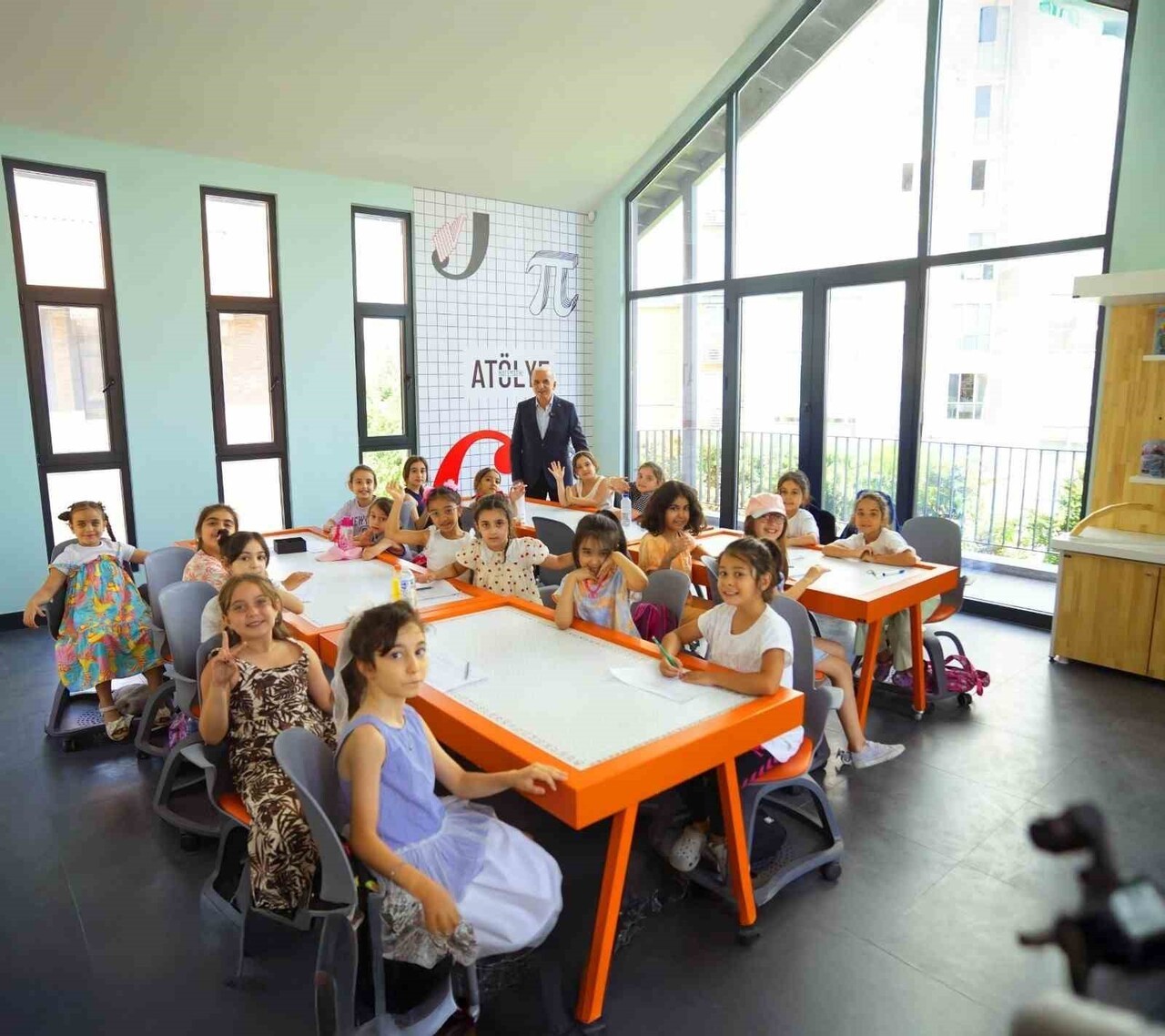 ŞEHİT MÜHENDİS ZAHİDE GÜÇLÜ EKİCİ BİLİM MERKEZİ, ÜCRETSİZ EĞİTİMLERİ VE ZENGİN ATÖLYE...