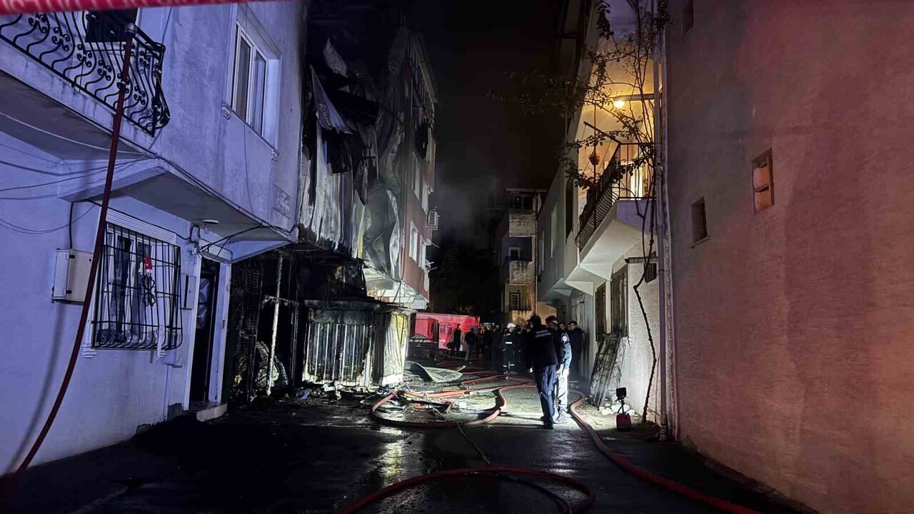 ŞEHİT POLİSİN BABASININ EVİ ALEVLERE TESLİM OLDU