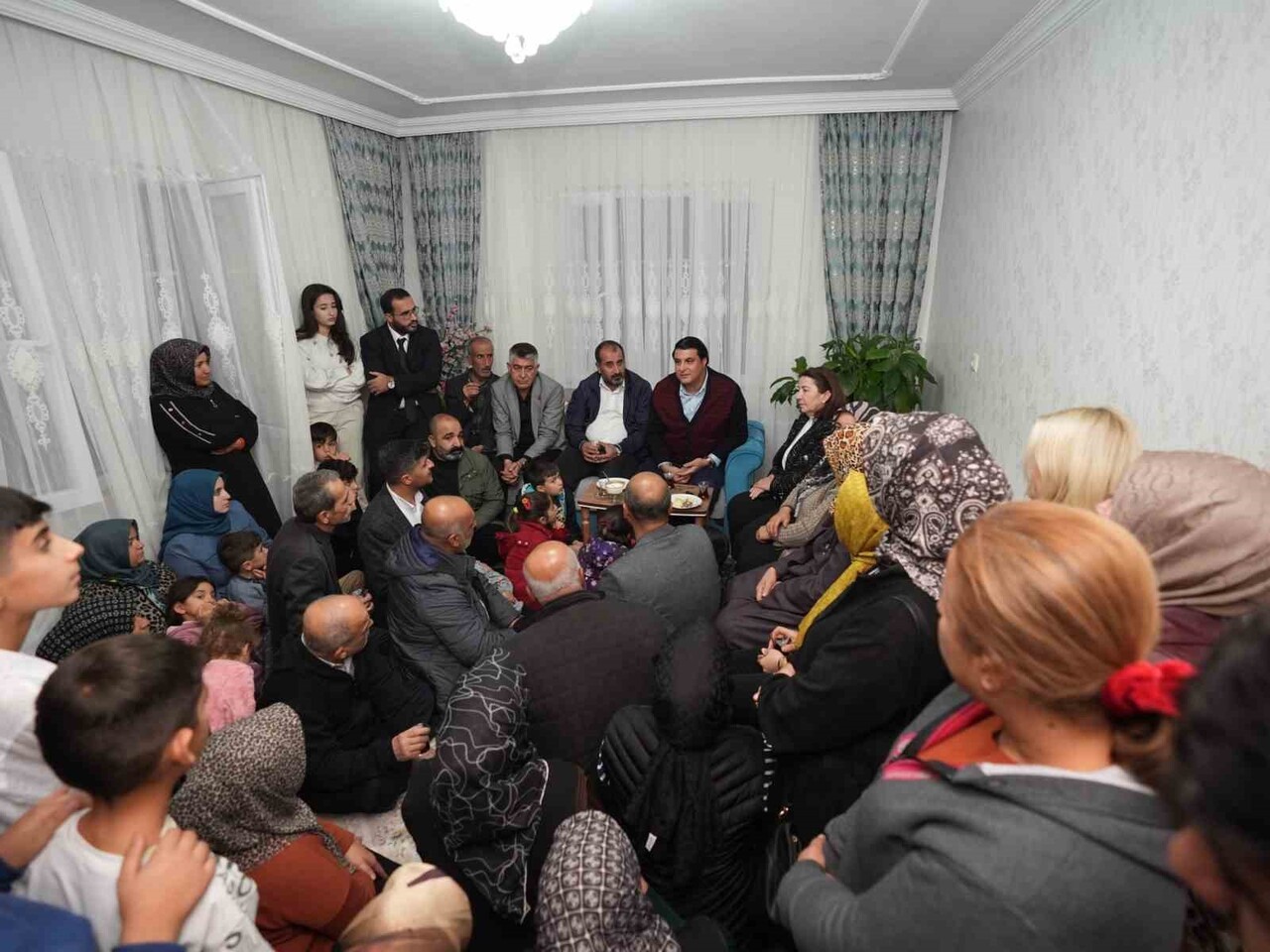 ŞEHİTKAMİL BELEDİYE BAŞKANI UMUT YILMAZ, İLÇENİN FARKLI NOKTALARINDA VATANDAŞ BULUŞMALARINI...