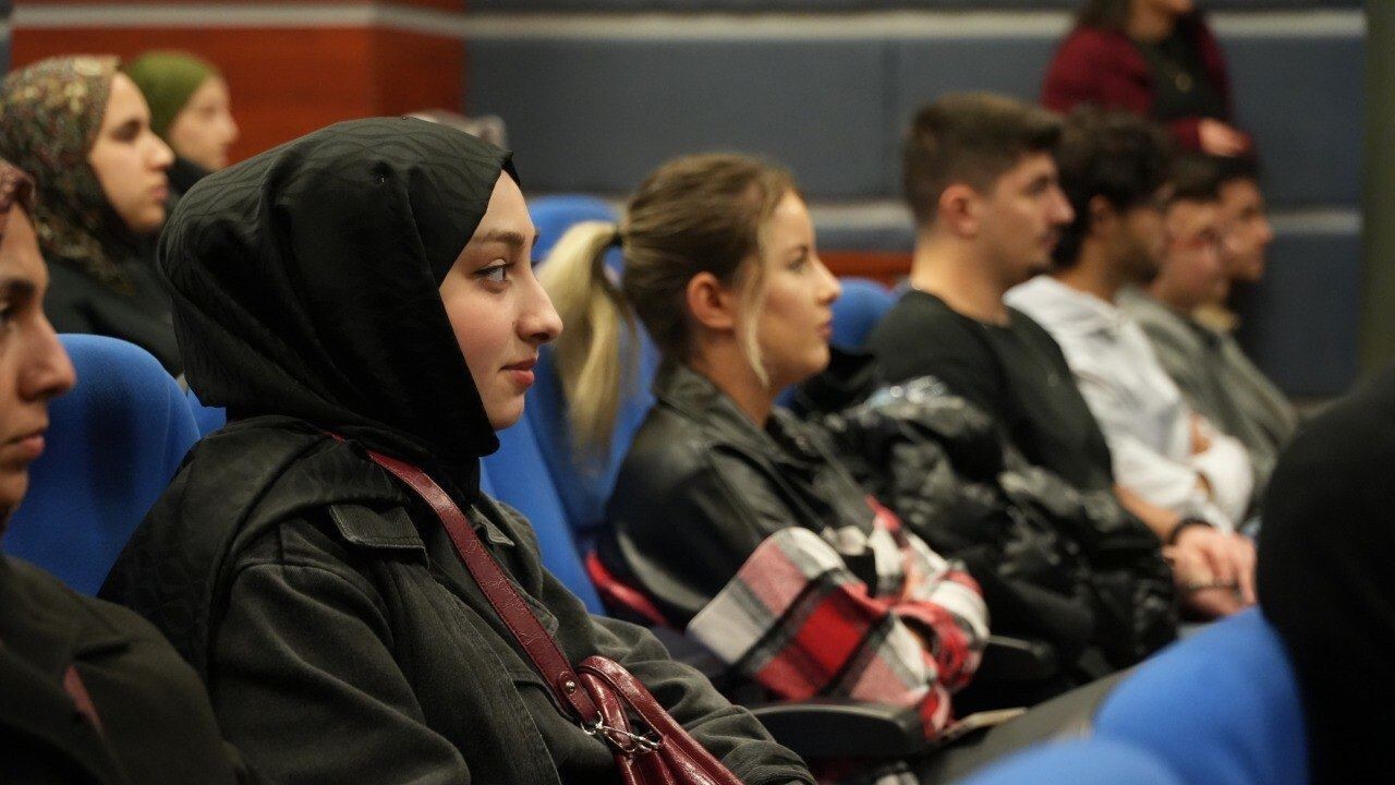 SEMİNERDE ARAŞTIRMA TASARIMININ BİLİMSEL SÜREÇLERDEKİ BELİRLEYİCİ ROLÜ VE TEZ YAZIMINDA YAPILAN...