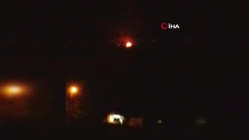 Seyir halindeki hafif ticari araç alev topuna döndü