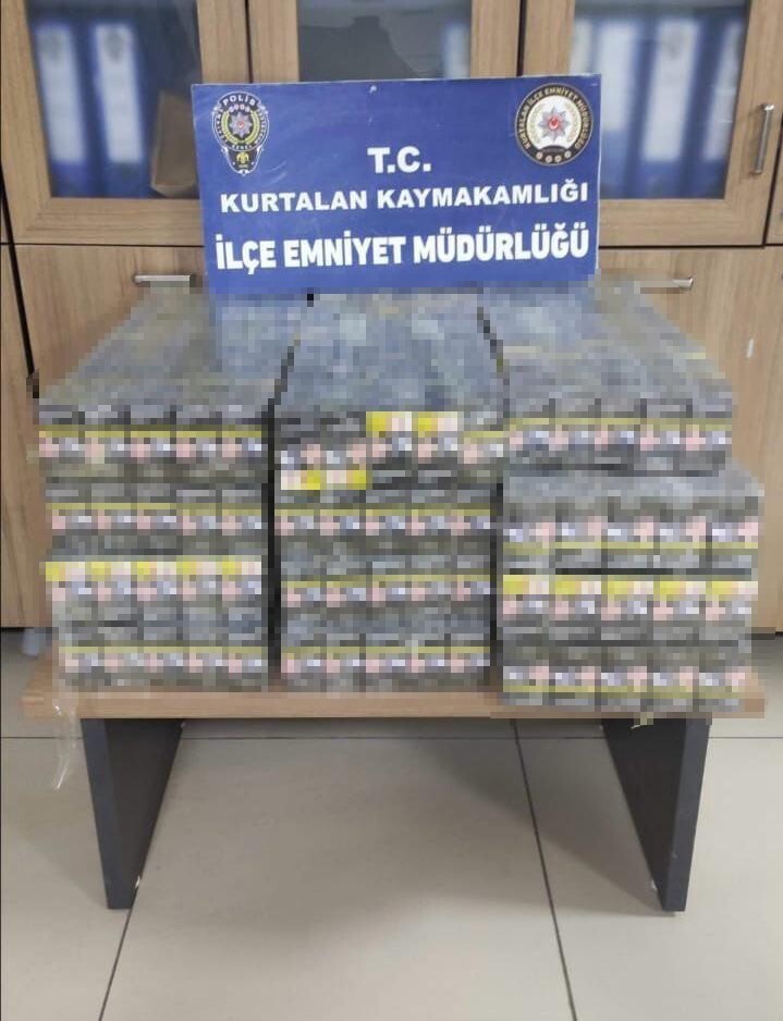 SİİRT'TE DURDURULAN ARAÇTA BİN 800 ADET GÜMRÜK KAÇAĞI SİGARA ELE GEÇİRİLDİ.
