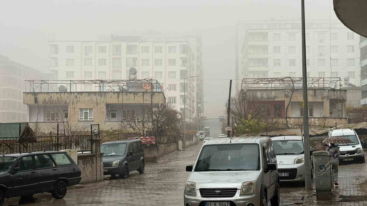 SİİRT'TE SAĞANAK YAĞIŞLA BİRLİKTE YER YER SİS ETKİLİ OLDU.