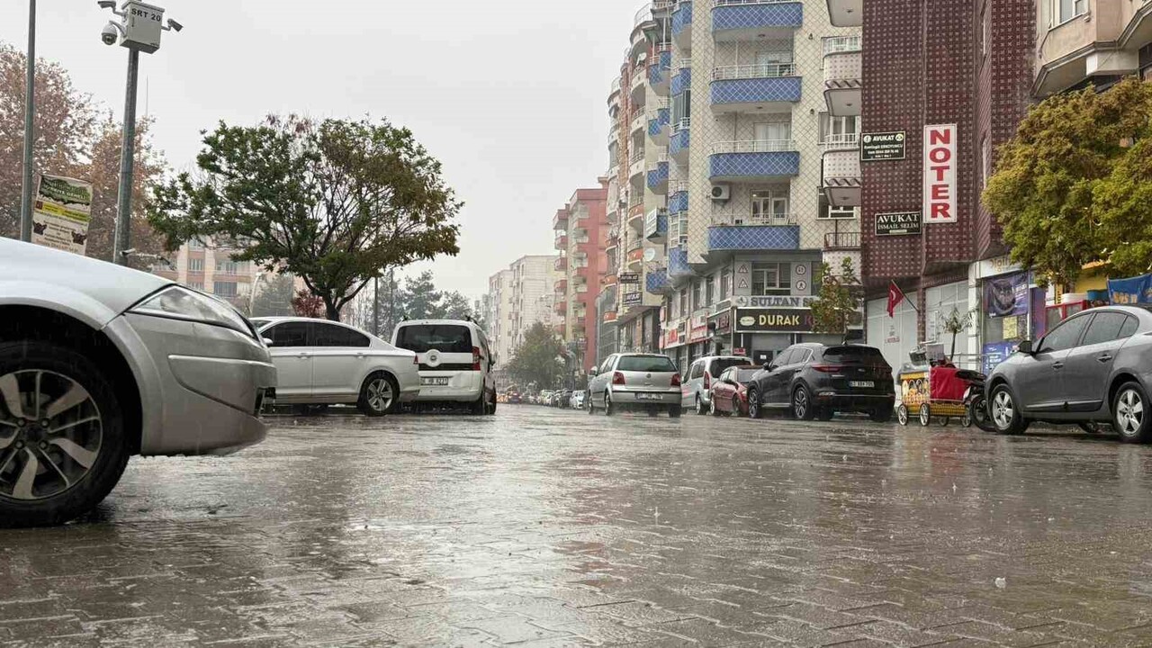 SİİRT'TE SAĞANAK YAĞIŞLA BİRLİKTE YER YER SİS ETKİLİ OLDU.