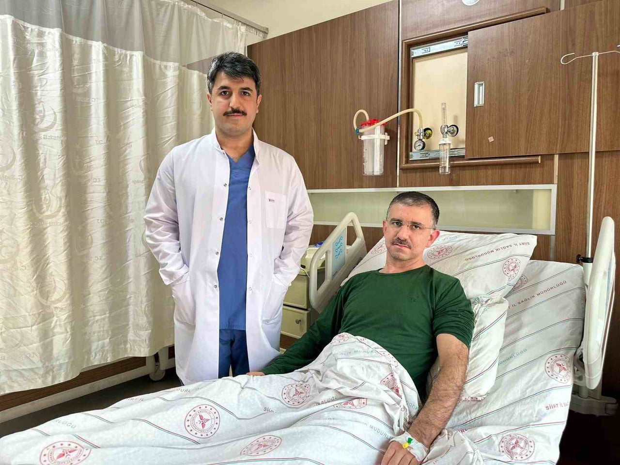 SİİRT’E İDRAR YANMASI ŞİKAYETİYLE HASTANEYE GELEN FATİH ASLAN’DA ÇIKAN GEYİK BOYNUZU TAŞI 1 BUÇUK...