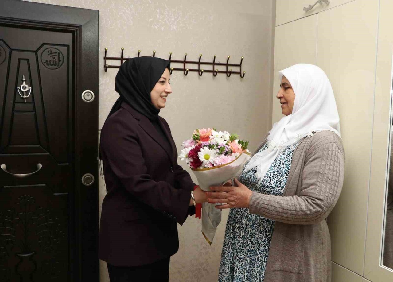 SİİRT VALİSİ DR. KEMAL KIZILKAYA’NIN EŞİ NURTEN KIZILKAYA İLE VALİ YARDIMCISI RABİA NAÇAR...